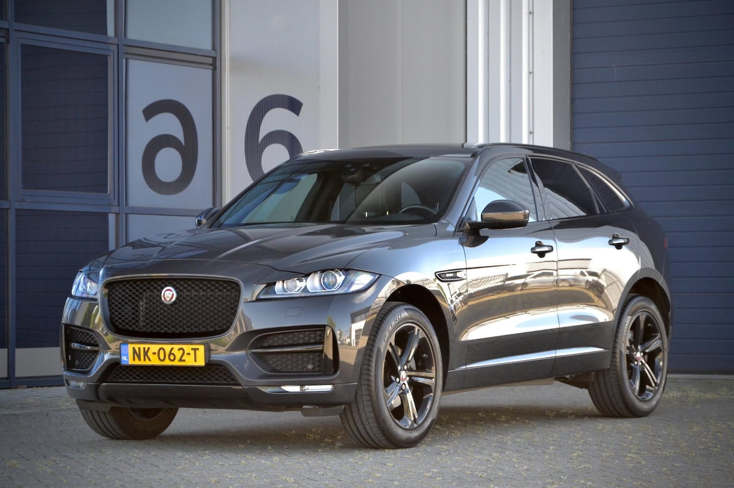 Jaguar F-Pace - 2.0 Portfolio AWD / NL Auto / Pano / R Sport / Meridian / Leder / 20" LM - AutoWereld.nl