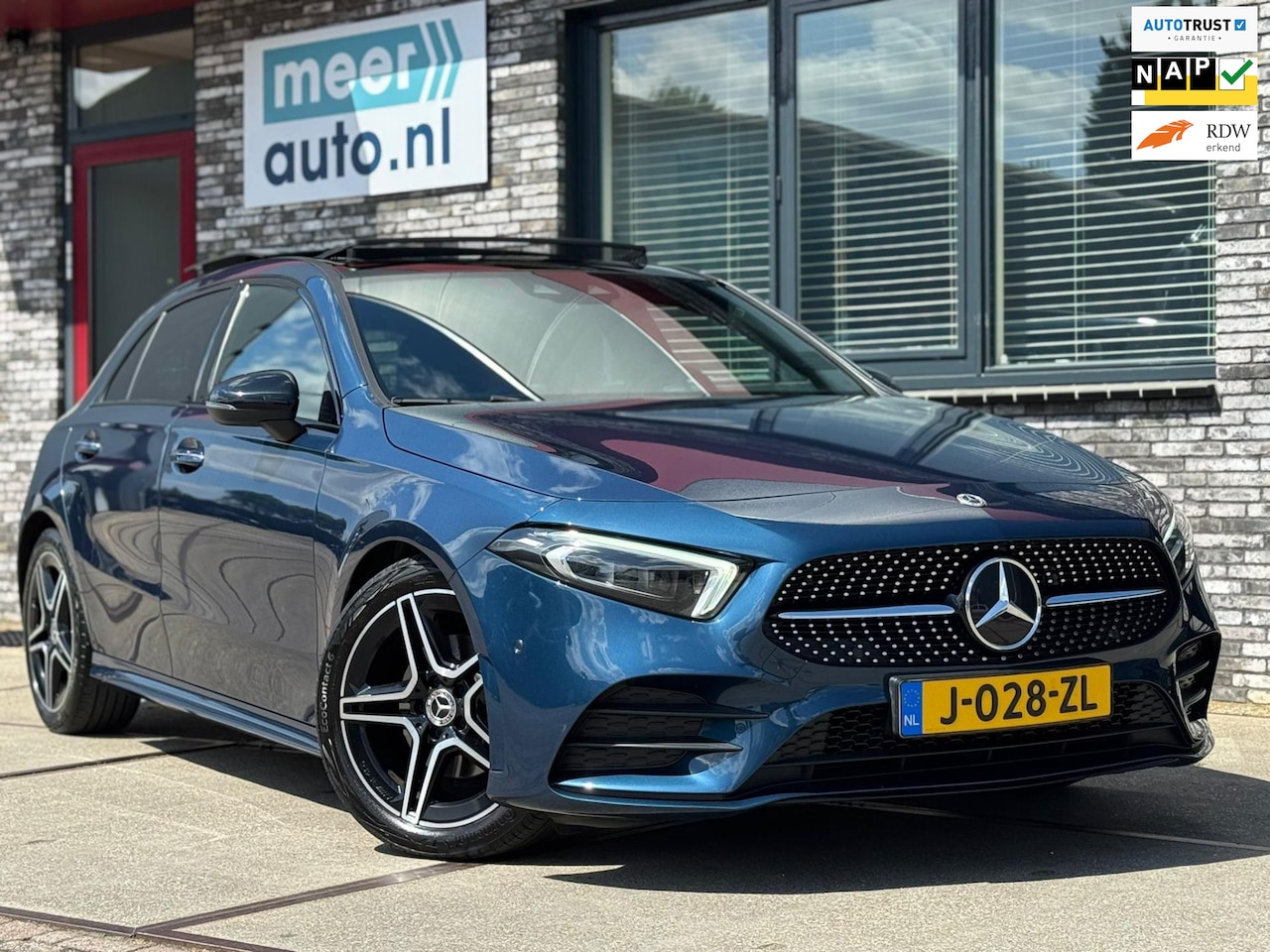 Mercedes-Benz A-klasse - 180 AMG PANO l SFEER l CAMERA l MATRIX l KEYLESS l NIGHT l EL-STOEL l ORG.NL l DEALER ONDE - AutoWereld.nl