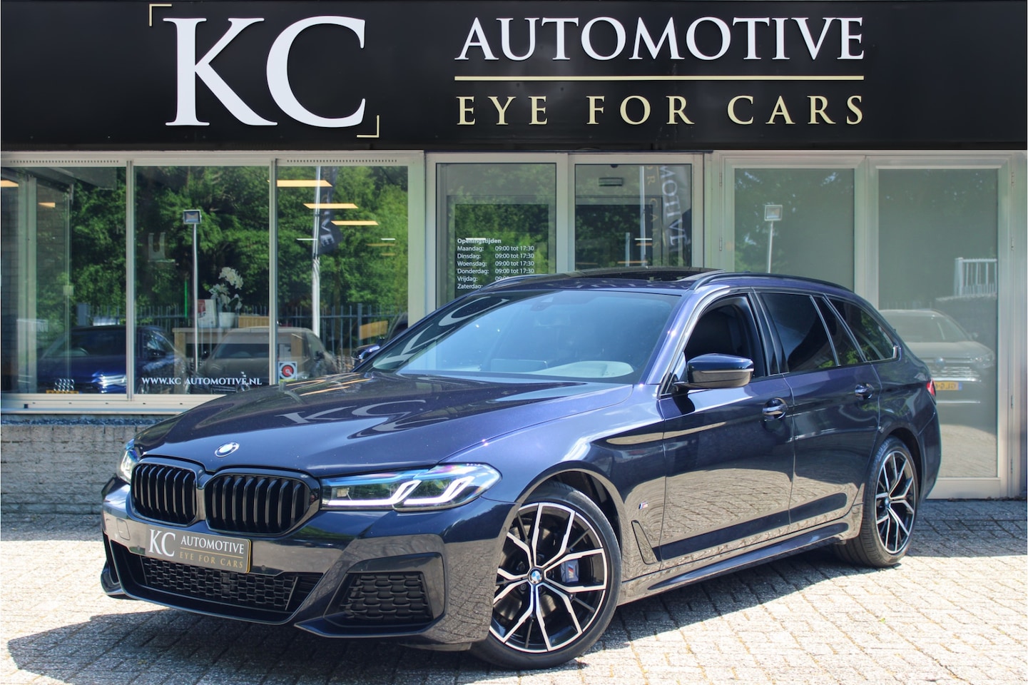 BMW 5-serie Touring - 530i High Ex. M-Sport | Pano | H/K | Laser - AutoWereld.nl