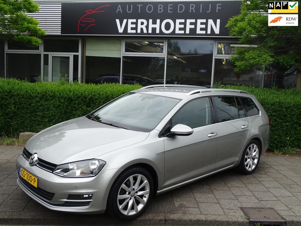 Volkswagen Golf - 1.6 TDI Business Edition - AUTOMAAT - STOEL MASSAGE / VERW - TREKHAAK - CRUISE / CLIMATE C - AutoWereld.nl