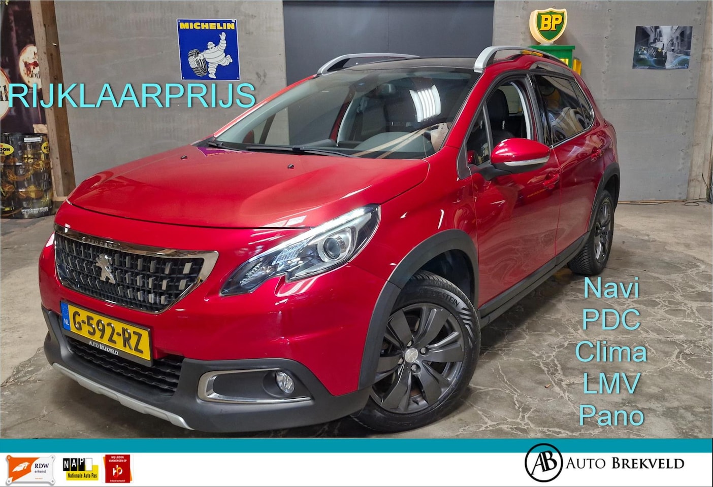 Peugeot 2008 - 1.2 PureTech GT-line 110PK | Rijklaar | Navi | PDC | Clima | Pano | Half leer/stof - AutoWereld.nl