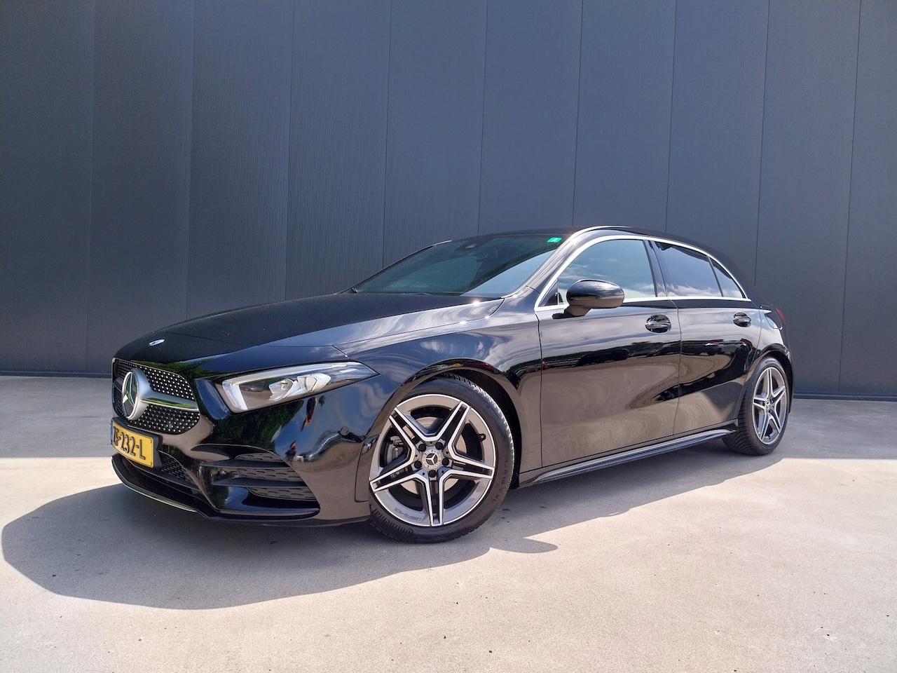 Mercedes-Benz A-klasse - 200 AUTOMAAT AMG VIRTUAL COCKPIT CAMERA PARK ASSIST ALCANTARA LED NAVI CRUISE ECC 18 INCH - AutoWereld.nl