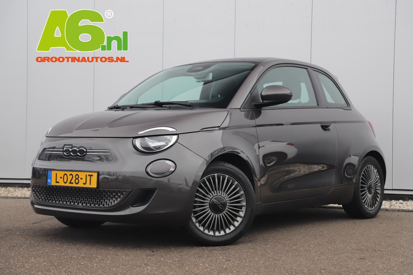 Fiat 500 - Icon 42 kWh Automaat Panoramadak Navigatie LED Carplay Android Bluetooth 16 inch LMV Clima - AutoWereld.nl