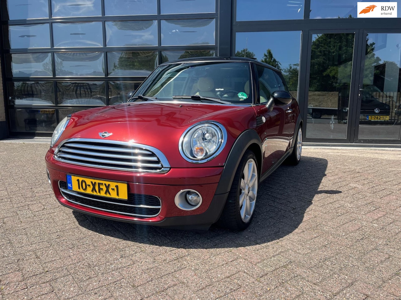 MINI Cooper - Mini 1.6 D, Panodak, Leer, Navi - AutoWereld.nl