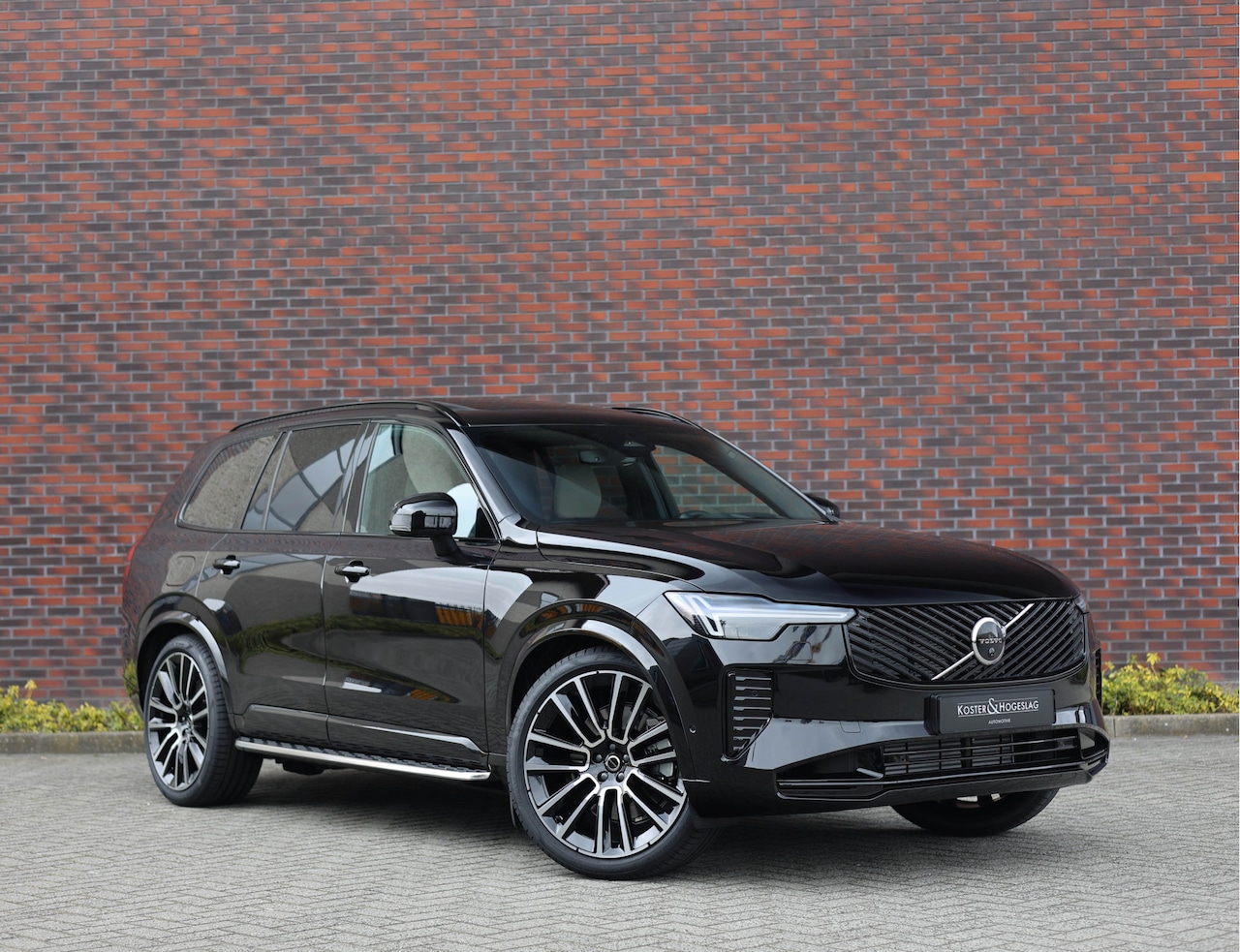 Volvo XC90 - T8 AWD Ultra Dark *Trekhaak*Bow&Wil*Treeplanken* - AutoWereld.nl