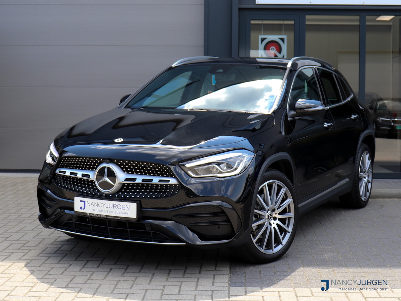 Mercedes-Benz GLA-Klasse - 250 e Business | AMG Limited | Two Tone Leder | MBUX | Parkeer Pakket | Camera | Spiegel P - AutoWereld.nl
