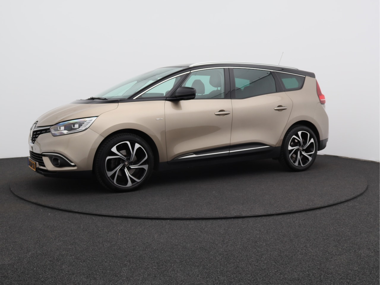 Renault Grand Scénic - 1.3 TCe Bose 7P/ automaat/ lage km/ zeer mooi! - AutoWereld.nl