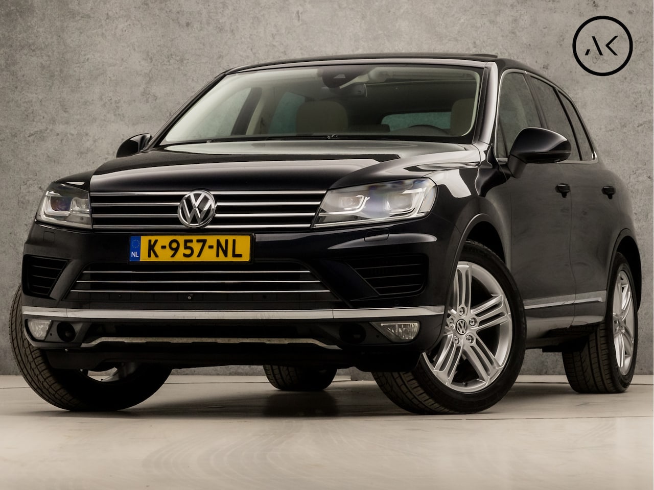 Volkswagen Touareg - 3.0 TDI Sport 263Pk Automaat (PANORAMADAK, NAVIGATIE, LUCHTVERING, DYNAUDIO, STUUR/STOELVE - AutoWereld.nl