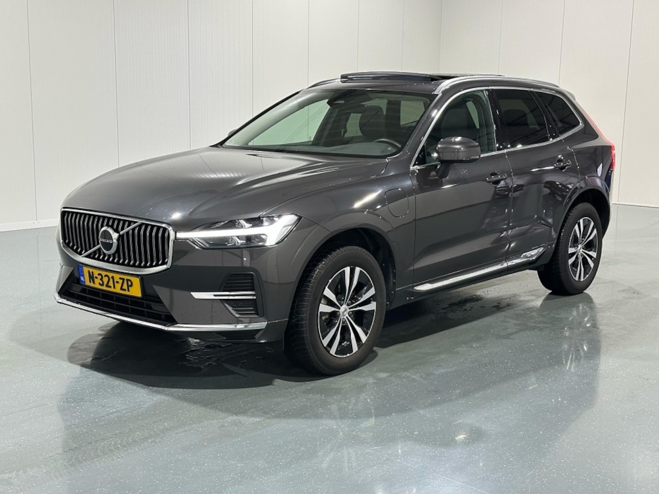 Volvo XC60 - 2.0 T6 Plug-in hybrid AWD Inscription Expression | Achteruitrijcamera | Apple Carplay/Andr - AutoWereld.nl
