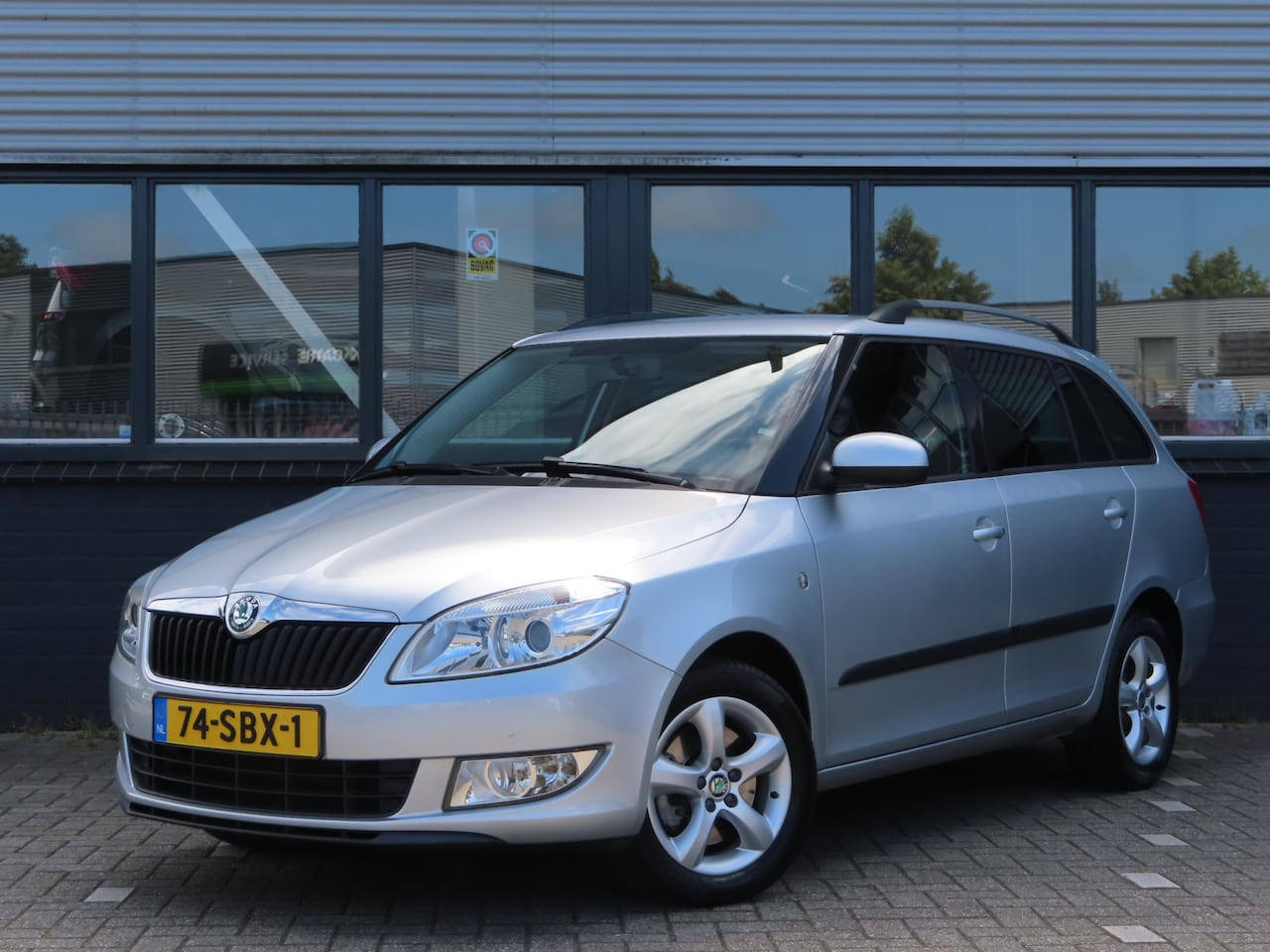 Skoda Fabia Combi - 1.2 TSI Dynamic DSG | automatische airco | parkeersensoren | bluetooth | sportstoelen - AutoWereld.nl