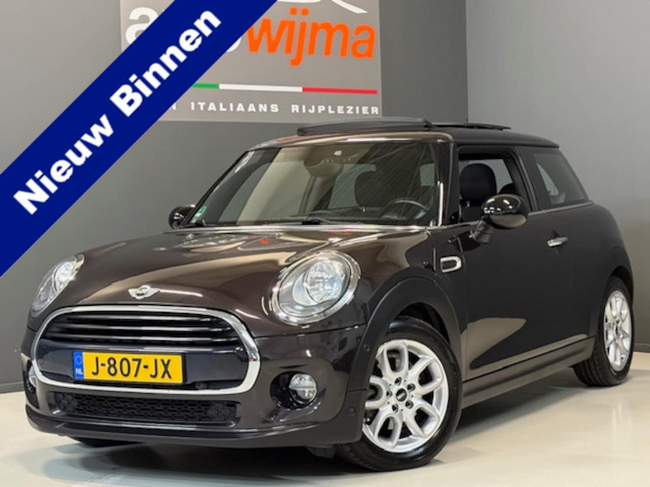 MINI Cooper - Mini 1.5 Serious Automaat Panoramadak, Sportstoelen, navigatie, led lampen, climate contro - AutoWereld.nl