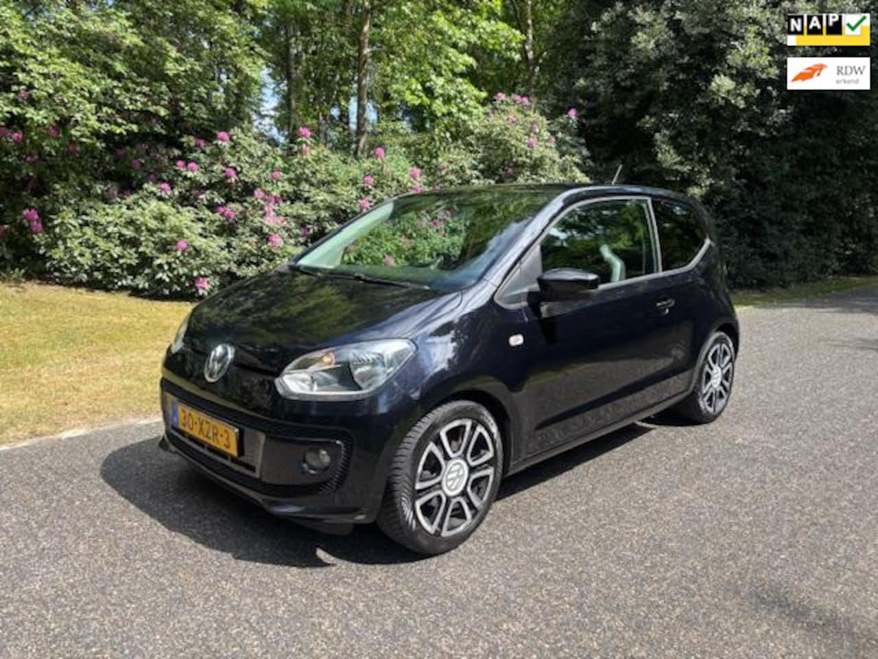 Volkswagen Up! - 1.0 high up! Airco / Navigatie / P.D.C. / Cruise / 16 inch! - AutoWereld.nl