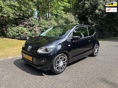 Volkswagen Up! - 1.0 high up Airco / Navigatie / P.D.C. / Cruise / 16 inch