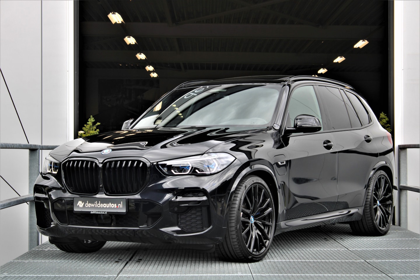 BMW X5 - xDrive45e M-sport 394pk M-seats Bowers&Wilkins Pano SoftClose Massage - AutoWereld.nl
