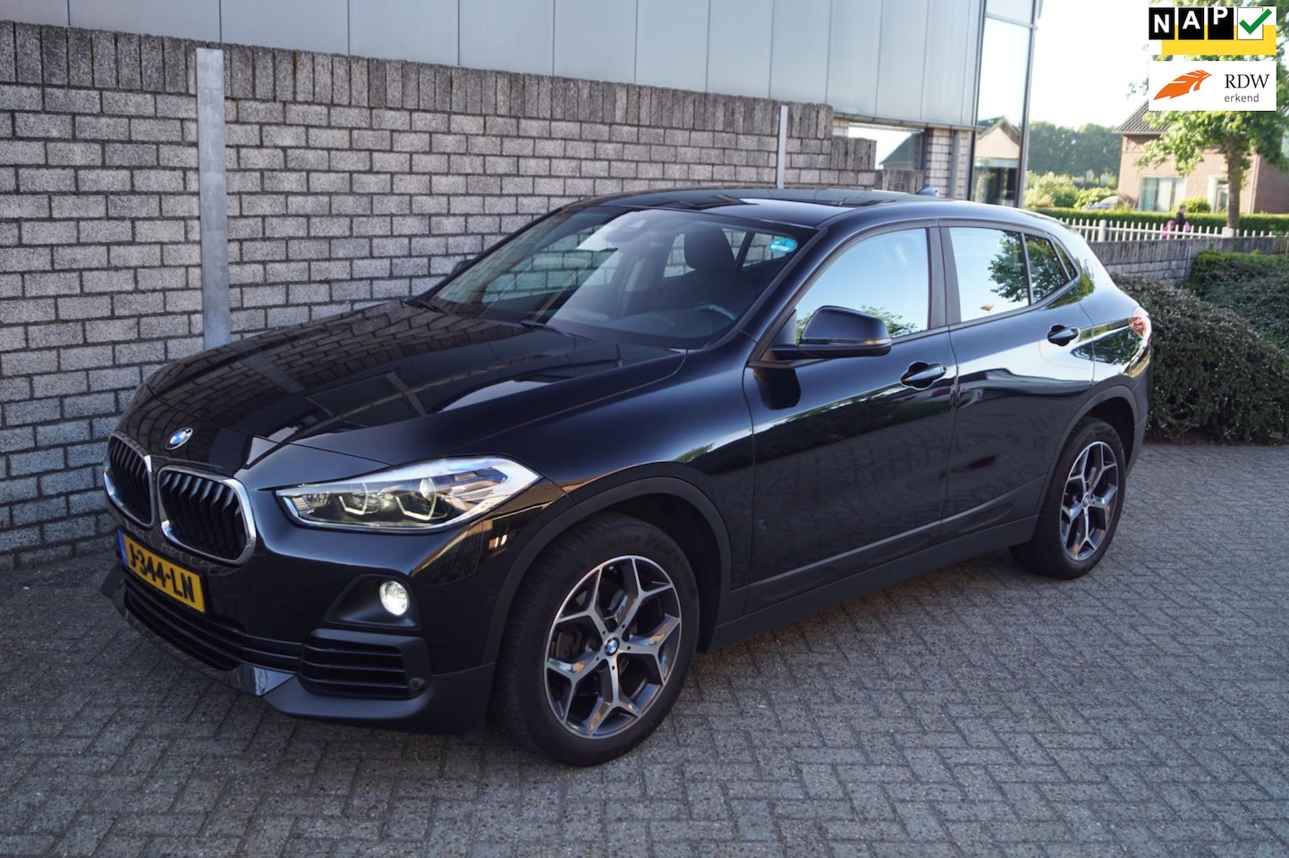 BMW X2 - 1.8i sDrive Lefhebber Edition Sport Line Autom Sportst Stoelverw Navi Camera Clima Cruise - AutoWereld.nl