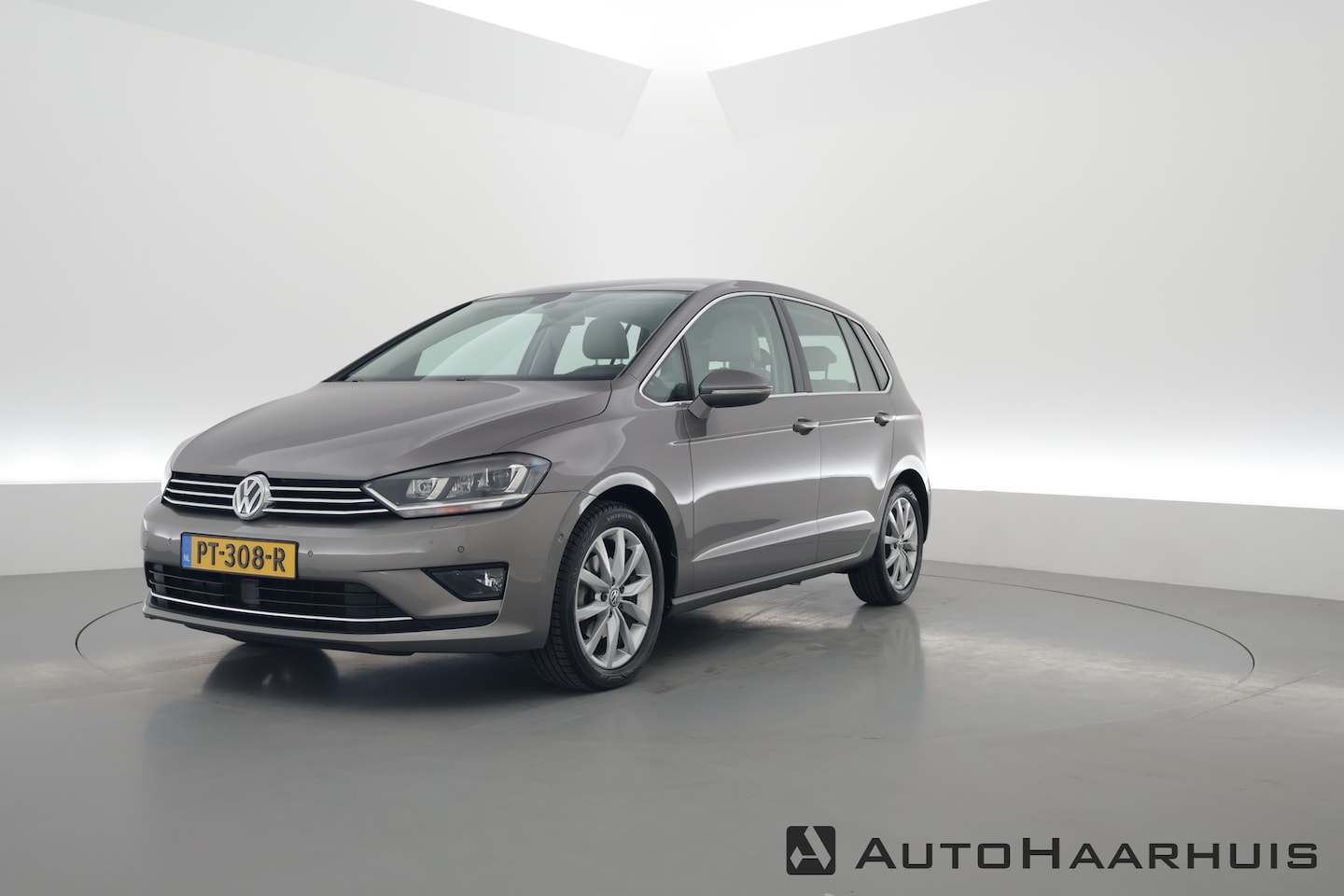 Volkswagen Golf Sportsvan - 1.4 TSI Highline DSG | Leder | Camera | Navi | Keyless | Afn. Trekhaak | Dodehoekdet. - AutoWereld.nl