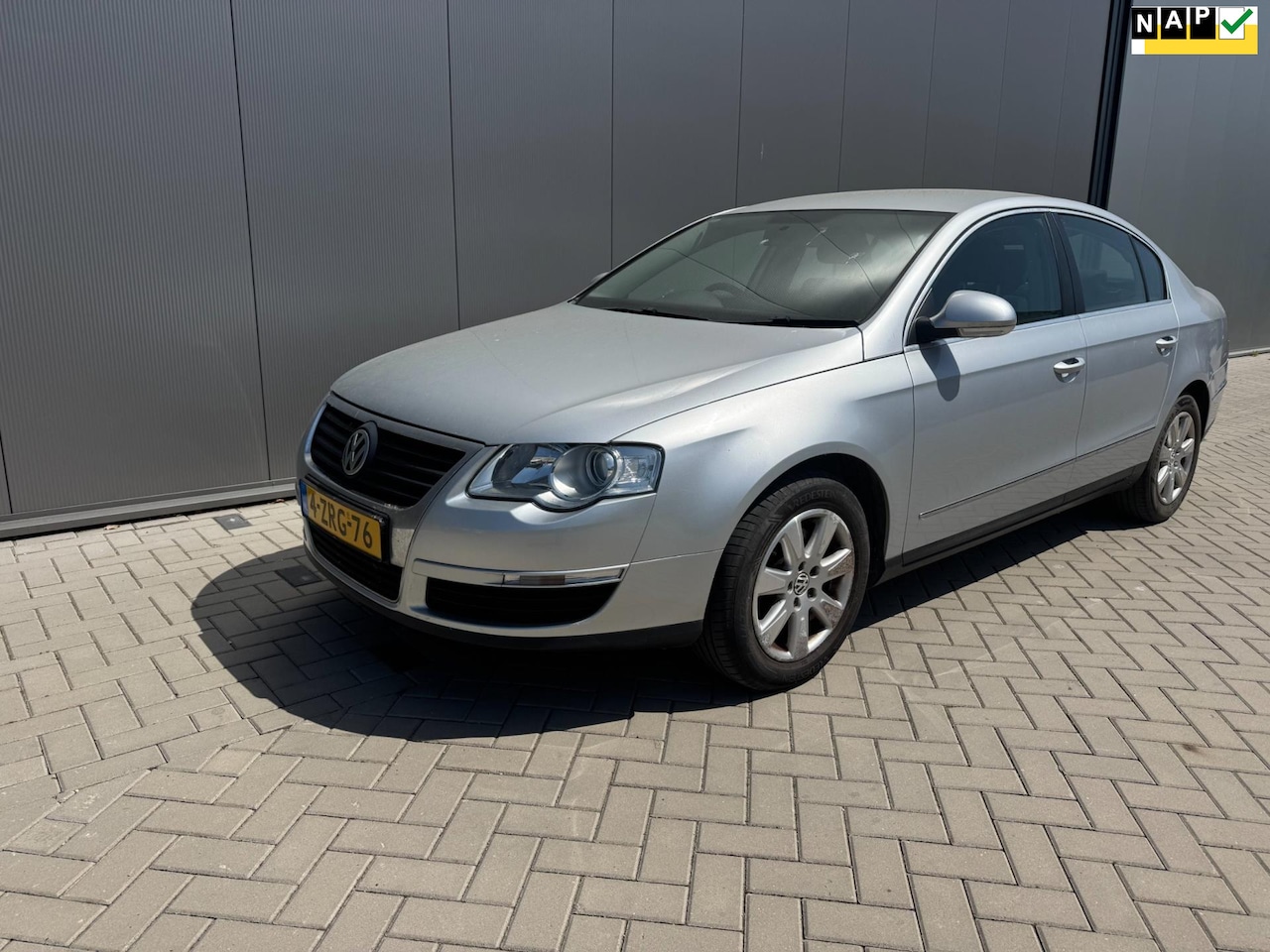 Volkswagen Passat - 2.0 FSI Trendline Business 2.0 FSI Trendline Business - AutoWereld.nl