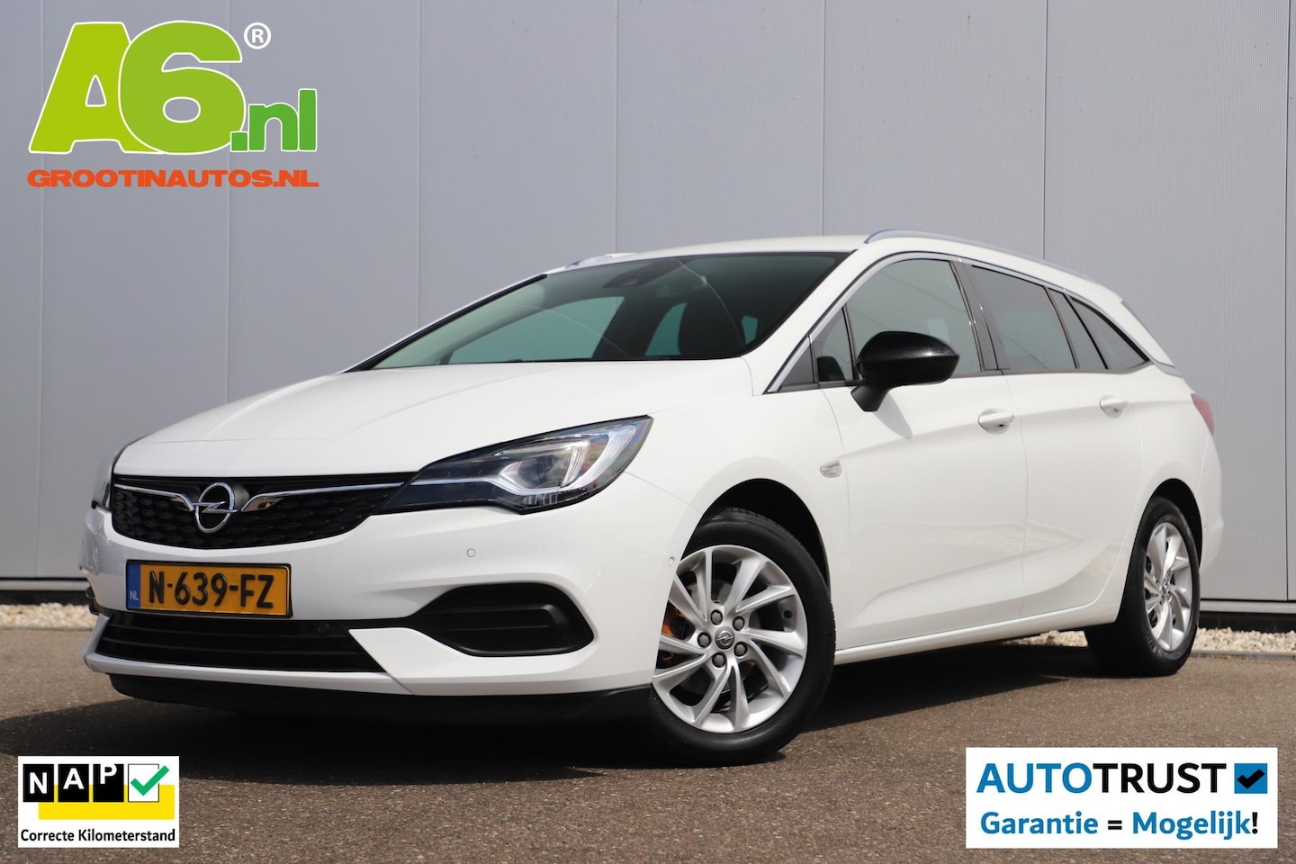 Opel Astra Sports Tourer - 1.2 Business Elegance 131PK Trekhaak Navigatie Achteruitrijcamera Keyless Stuur & Stoelver - AutoWereld.nl