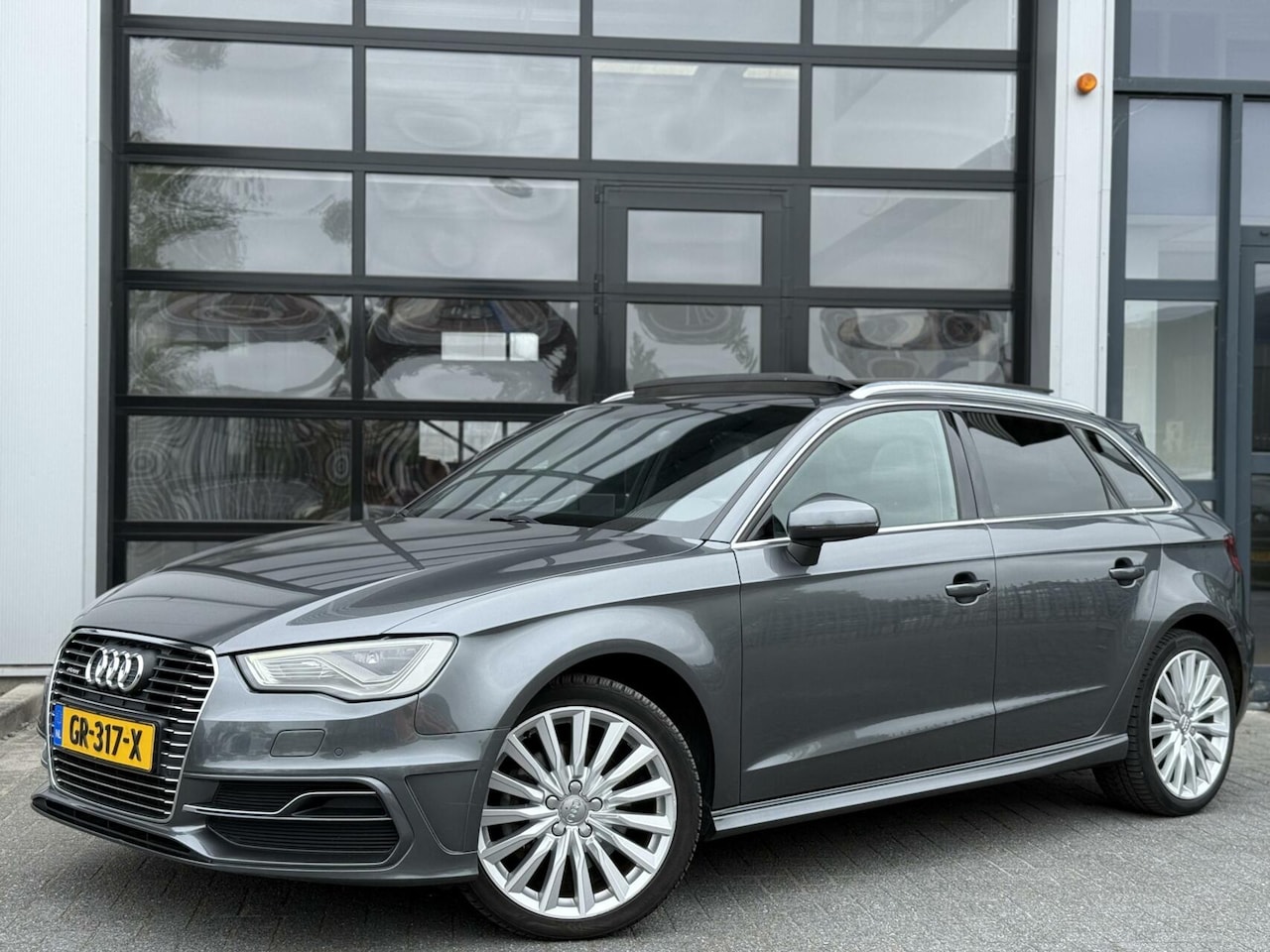 Audi A3 Sportback - 1.4 e-tron PHEV 3X S-Line / PANO / LED /NL - AutoWereld.nl