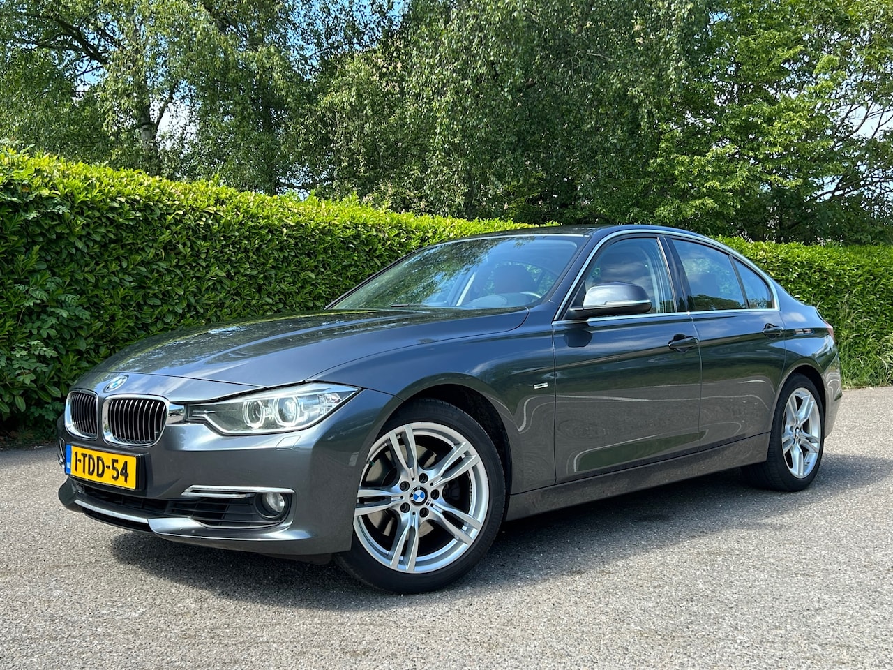 BMW 3-serie - 328i High Executive Automaat | Leder | Navi | Stuur-/Stoelverwarming | Clima | 18" Velgen - AutoWereld.nl