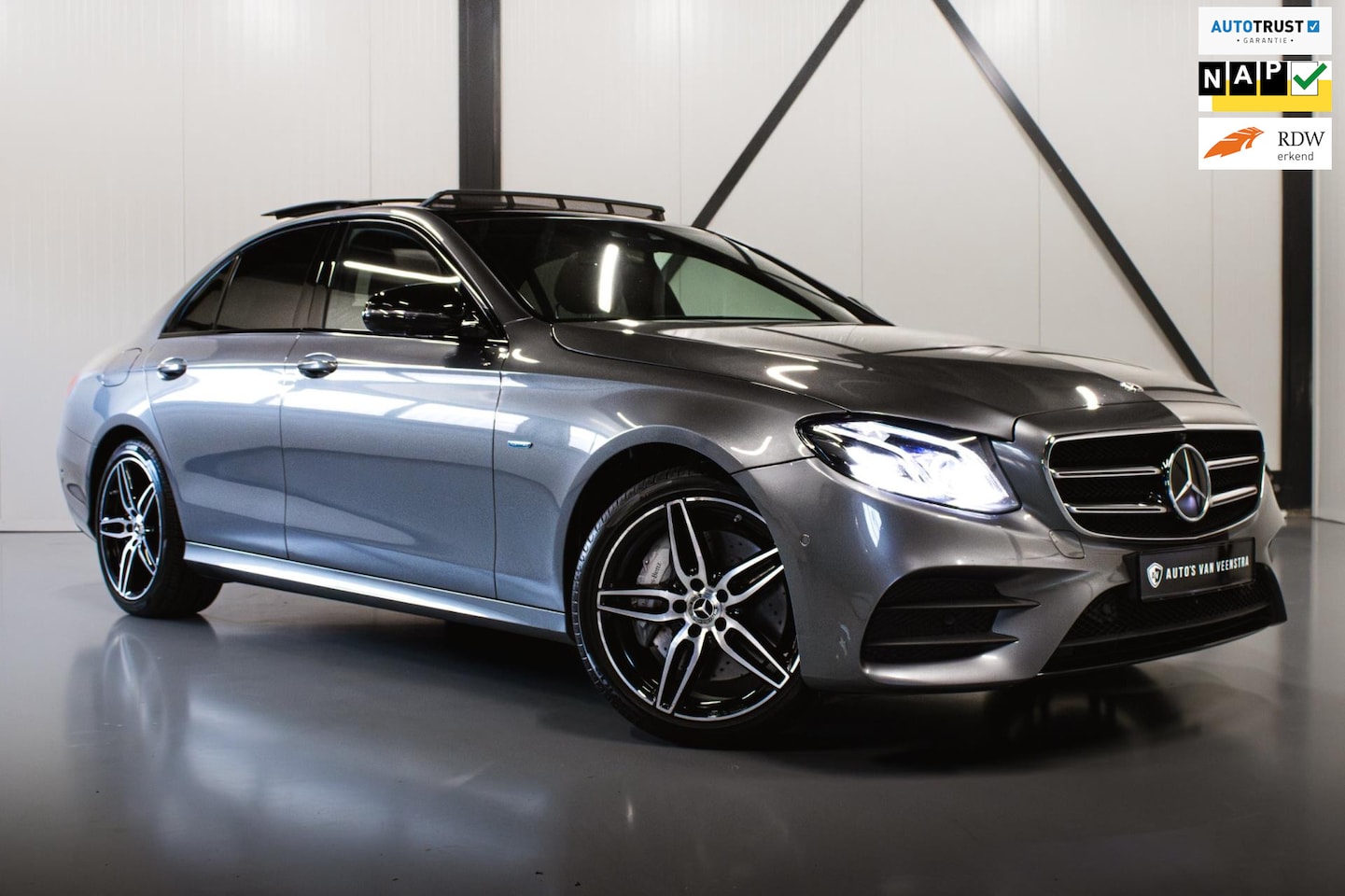 Mercedes-Benz E-klasse - E 350 e AMG | PANO | Sfeerverlichting | BTW | FULL! - AutoWereld.nl