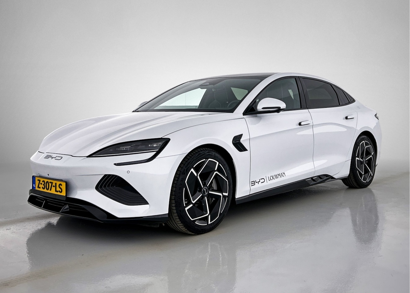 BYD SEAL - Design RWD 83 kWh | 19" LMV | 313 PK | Panorama dak | Stoel verwarming/ventilatie | - AutoWereld.nl