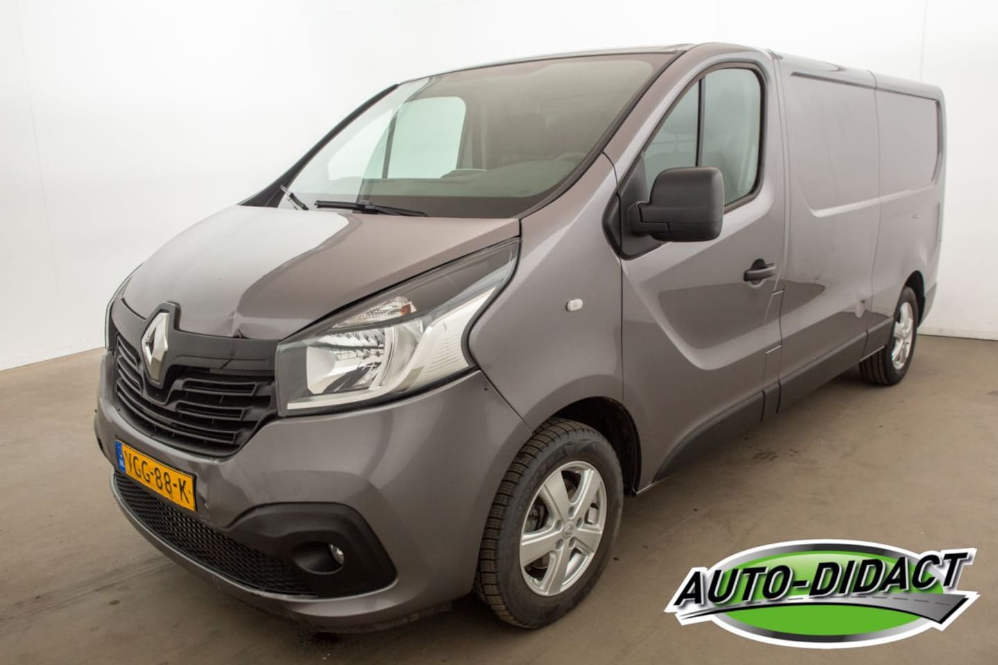 Renault Trafic - 1.6 dCi T29 37.310 km L2H1 Work Edition Energy - AutoWereld.nl