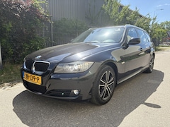 BMW 3-serie Touring - 318i Business Line / AUTOMAAT / PANORAMADAK / NAVI / 174dkm