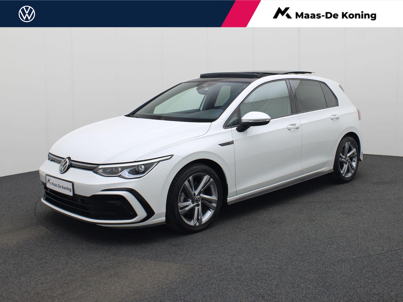 Volkswagen Golf - 1.5eTSI/150PK R-Line DSG · Panoramadak · Parkeersensoren · Stoel- & stuurverwarming - AutoWereld.nl
