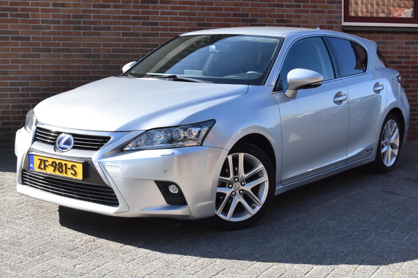 Lexus CT 200h - Luxury Line '15 Cruise - AutoWereld.nl