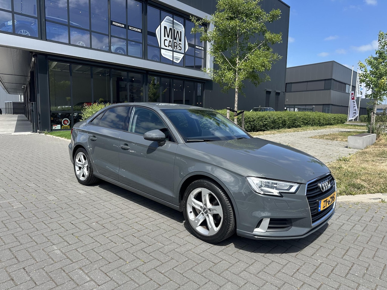 Audi A3 Limousine - 1.0 TFSI Sport Line Plus - AutoWereld.nl