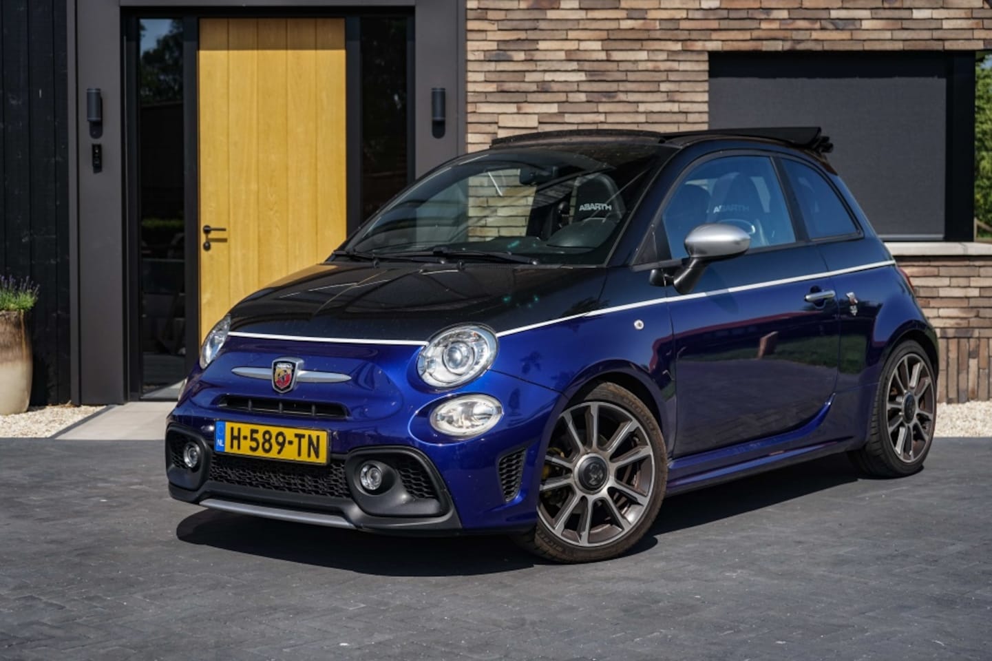 Abarth 500 - Cabrio 500C 1.4 T-Jet 16V 595C Turismo Bicolore Automaat - AutoWereld.nl