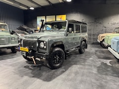 Land Rover Defender - 2.2 D SW 110" XTech 110 16.000 km 1e eig. €74900 excl. BTW