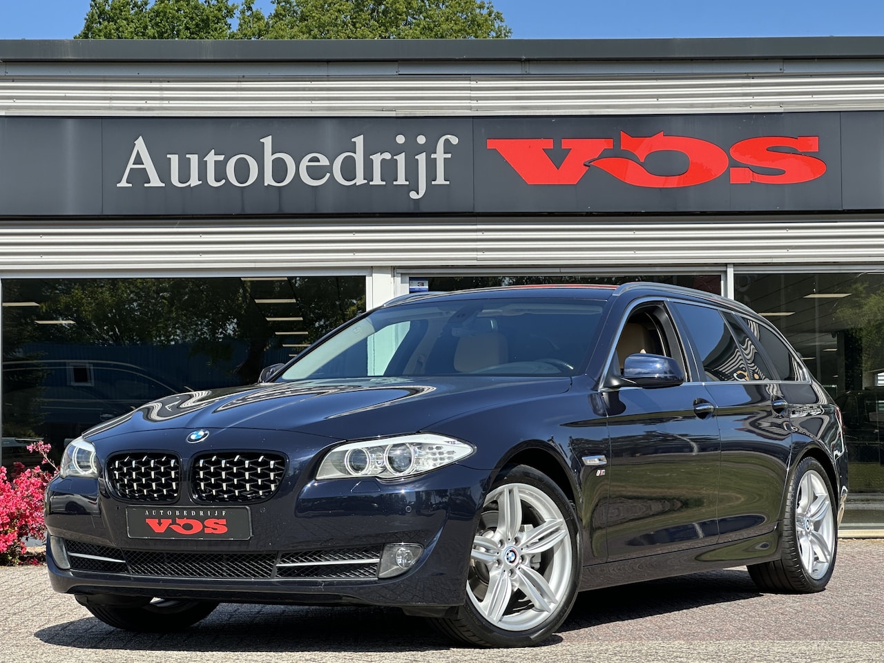 BMW 5-serie Touring - 523i High Executive | 6 Cilinder | Navi Prof. | Wegklapbare trekhaak | 19" M-Sport - AutoWereld.nl