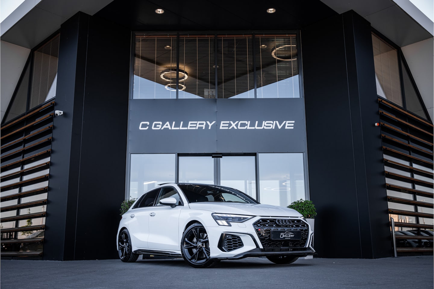 Audi S3 - Sportback 2.0 TFSI quattro - Panorama | ACC | Camera | Keyless - AutoWereld.nl
