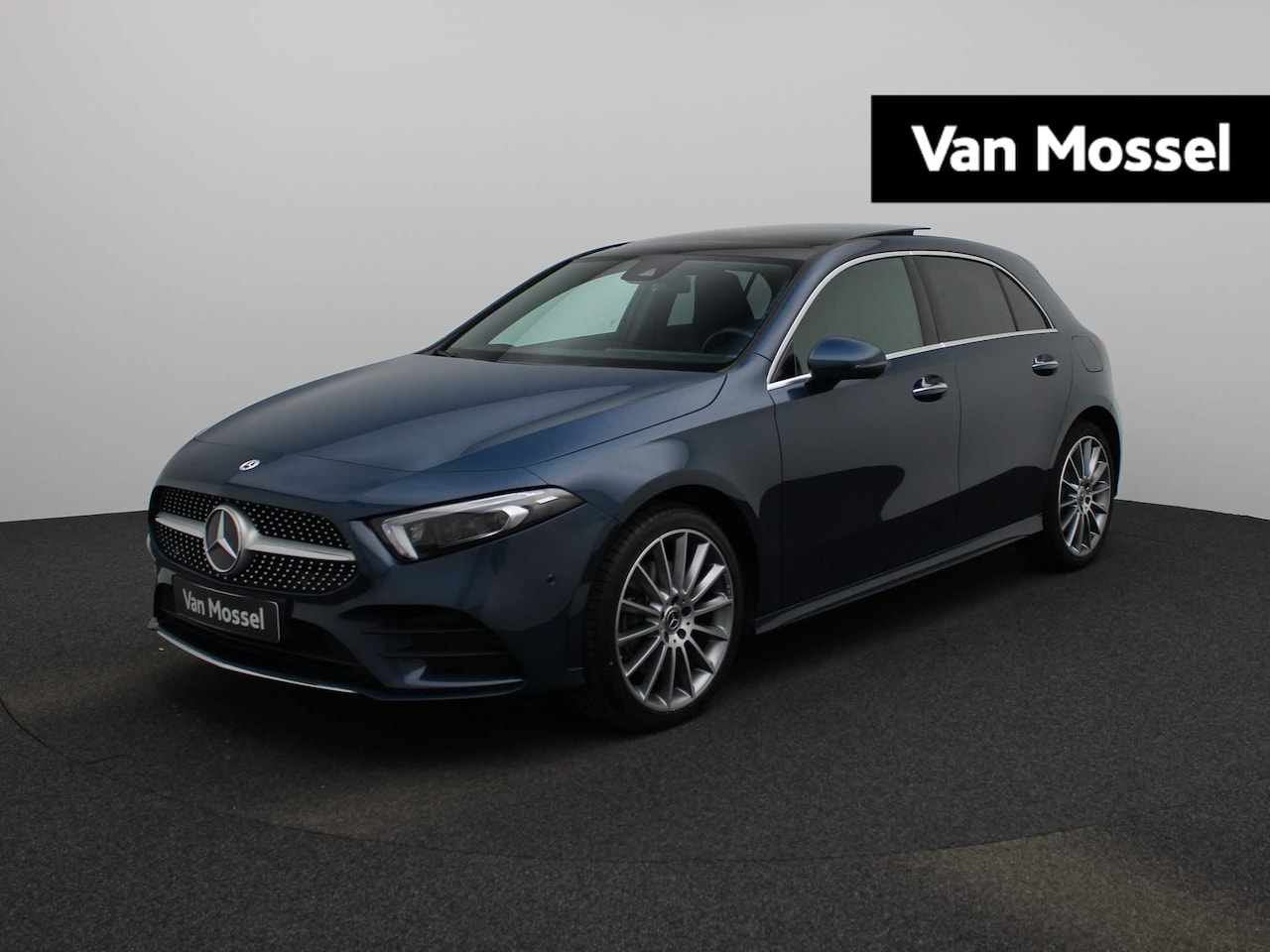 Mercedes-Benz A-klasse - 250 e Business Solution AMG Limited | AMG-styling | Automaat | Panorama dak | Sfeer verlic - AutoWereld.nl