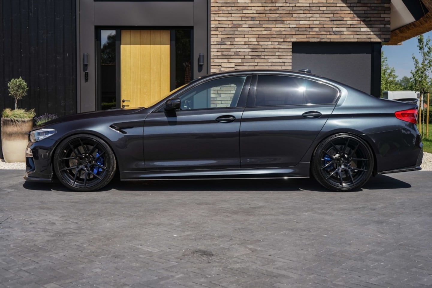 BMW M5 - 5-serie F90 4.4 V8 Xdrive/B&W/Carbon/KW-V4/Forged21" - AutoWereld.nl