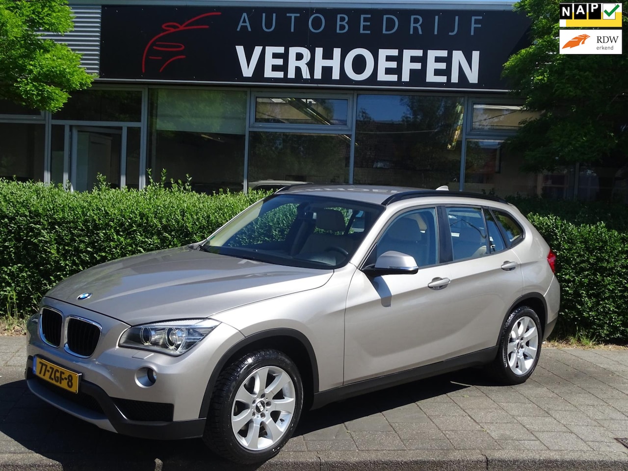 BMW X1 - SDrive20i Upgrade Edition - AUTOMAAT - NAVI - CRUISE - PARK SENS - VOLLEDIG ONDERHOUDEN ! - AutoWereld.nl