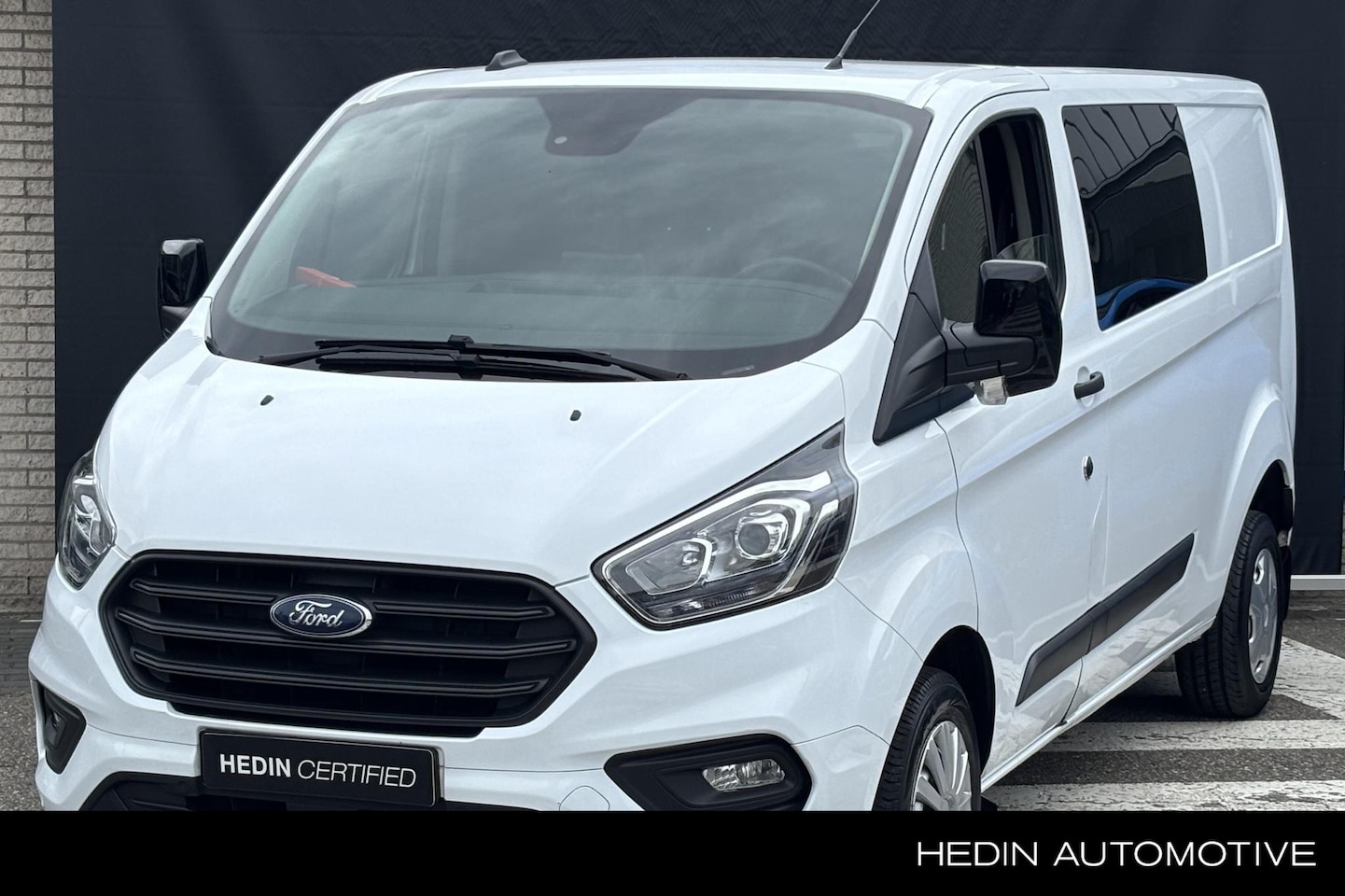 Ford Transit Custom - 300 2.0 TDCI L2H1 Trend DC Dubbele Cabine 130PK | Navigatie | Trekhaak - AutoWereld.nl