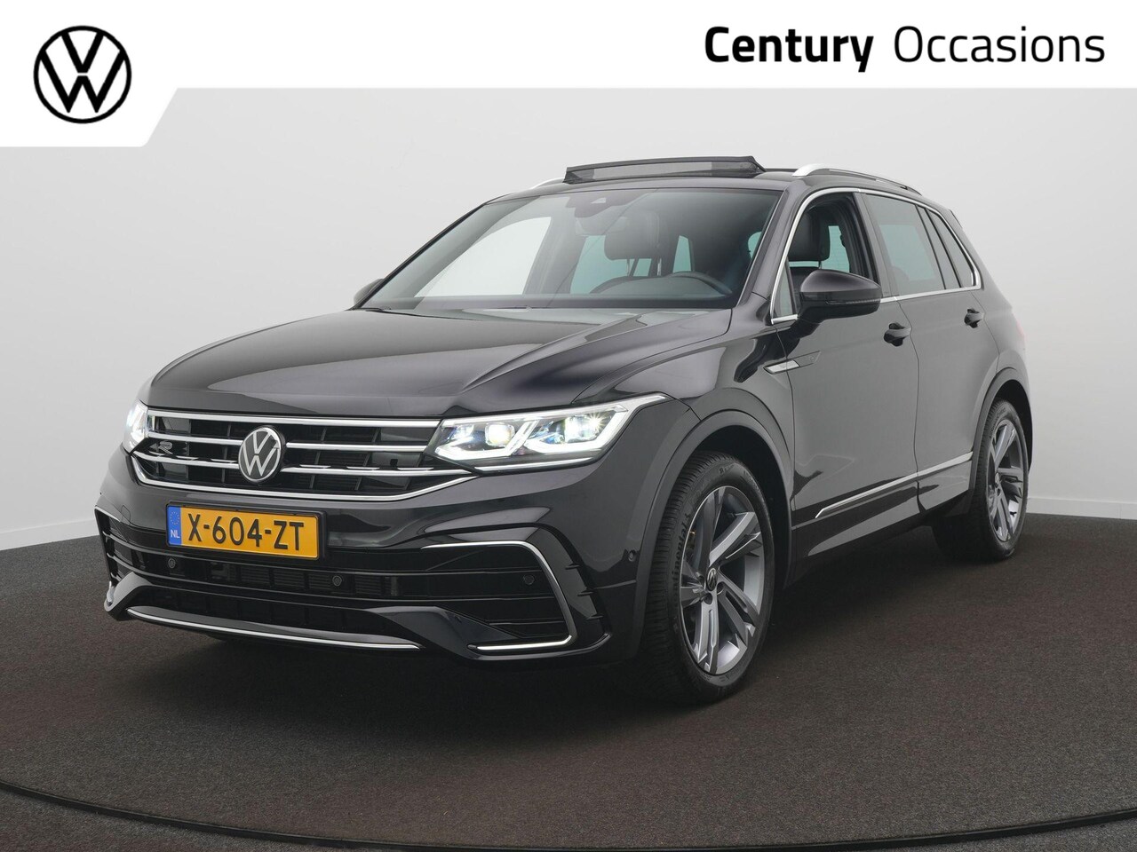 Volkswagen Tiguan - 1.5 TSI R-Line Business Panoramadak - Camera - Trekhaak - Automaat - AutoWereld.nl