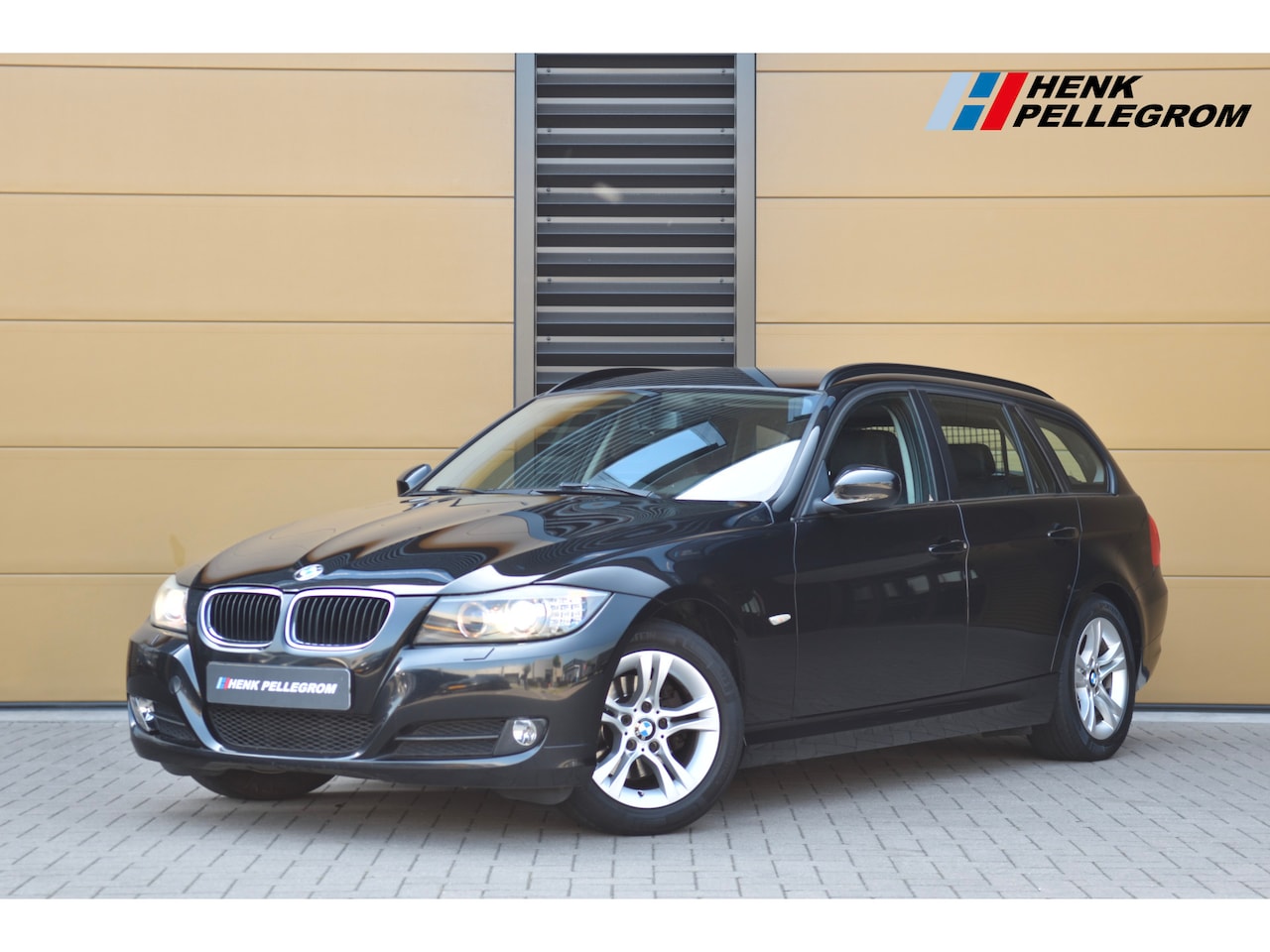 BMW 3-serie Touring - 318i Luxury Line * Trekhaak * Lederen * Navigatie * Automaat * - AutoWereld.nl