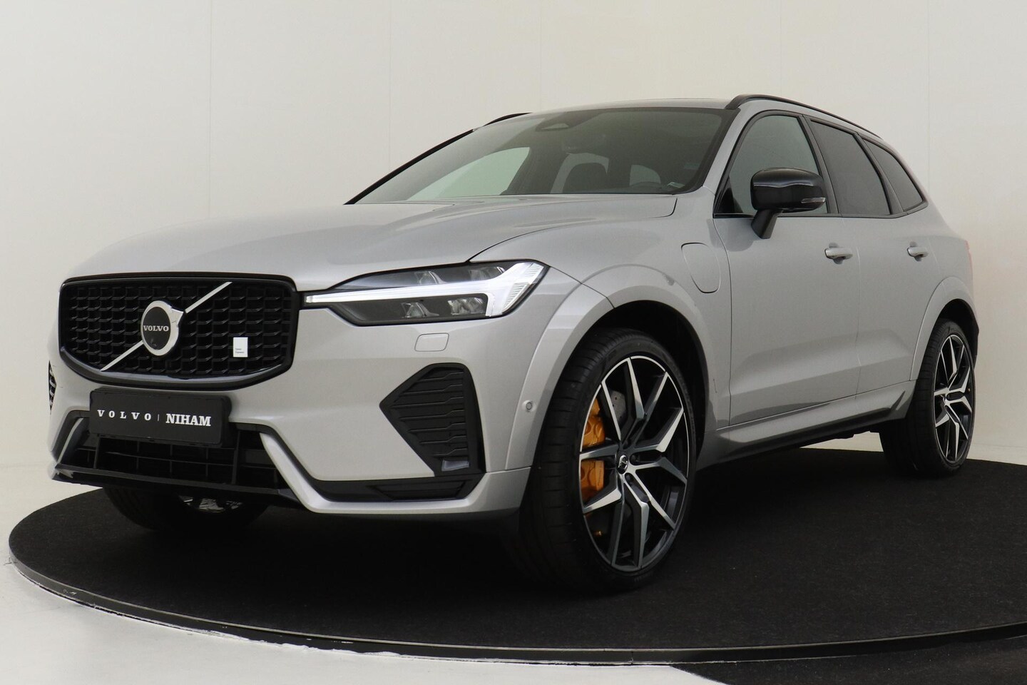 Volvo XC60 - T8 AWD POLESTAR ENGINEERED *FULL OPTIONS!* -PANO.DAK|BOWERS&WILKINS|22"|360°CAM|TREKHAAK - AutoWereld.nl