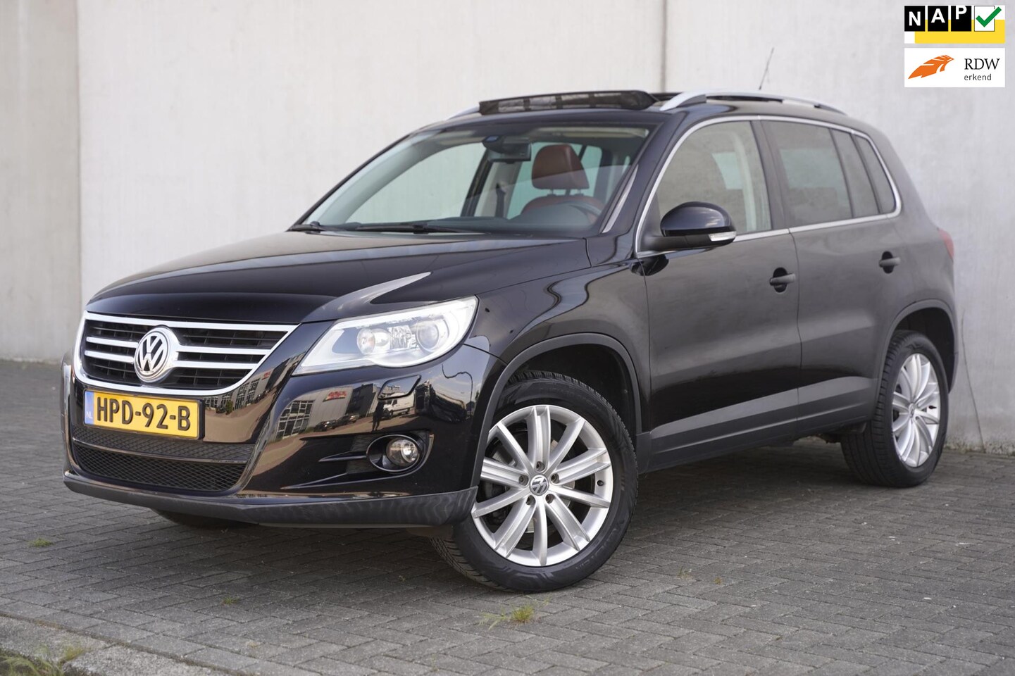 Volkswagen Tiguan - 2.0 TSI Comfort&Design 4Motion Leder, Pano - AutoWereld.nl