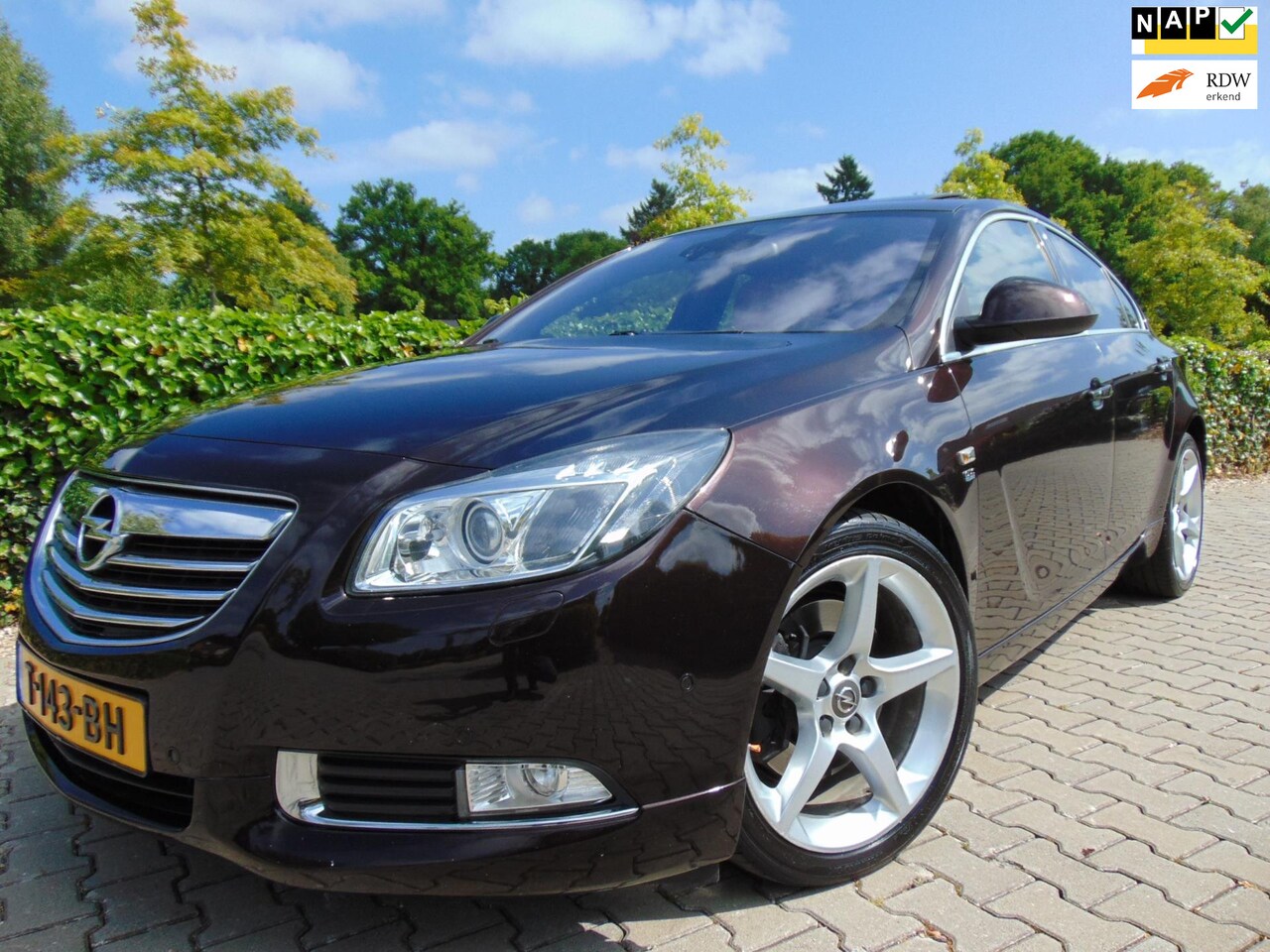 Opel Insignia - 2.0 T Sport 4x4 2.0 T Sport 4x4 , OPC Line , 6-Bak , Clima / Cruise / Leder / Navi / Schuifdak / Xenon / P - AutoWereld.nl