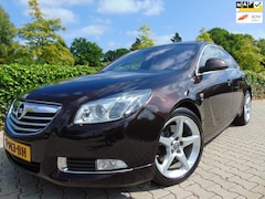 Opel Insignia - 2.0 T Sport 4x4 , OPC Line , 6-Bak , Clima / Cruise / Leder / Navi / Schuifdak / Xenon / P