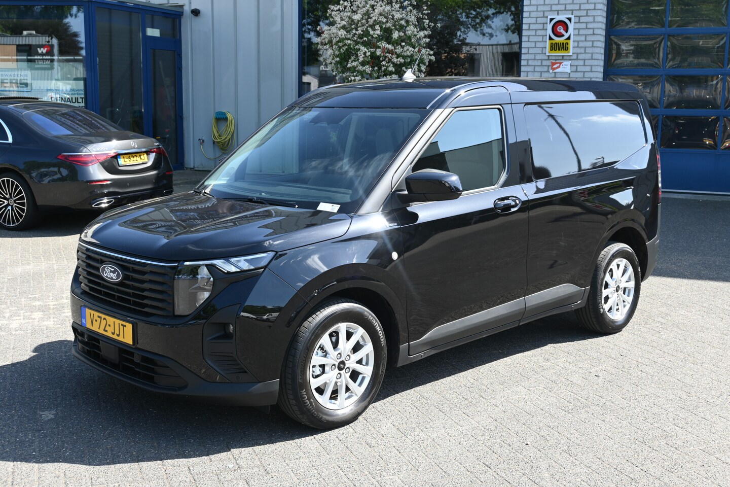 Ford Transit Courier - 1.0i EcoBoost Limited Adaptive cruise control, Navigatie met camera - AutoWereld.nl