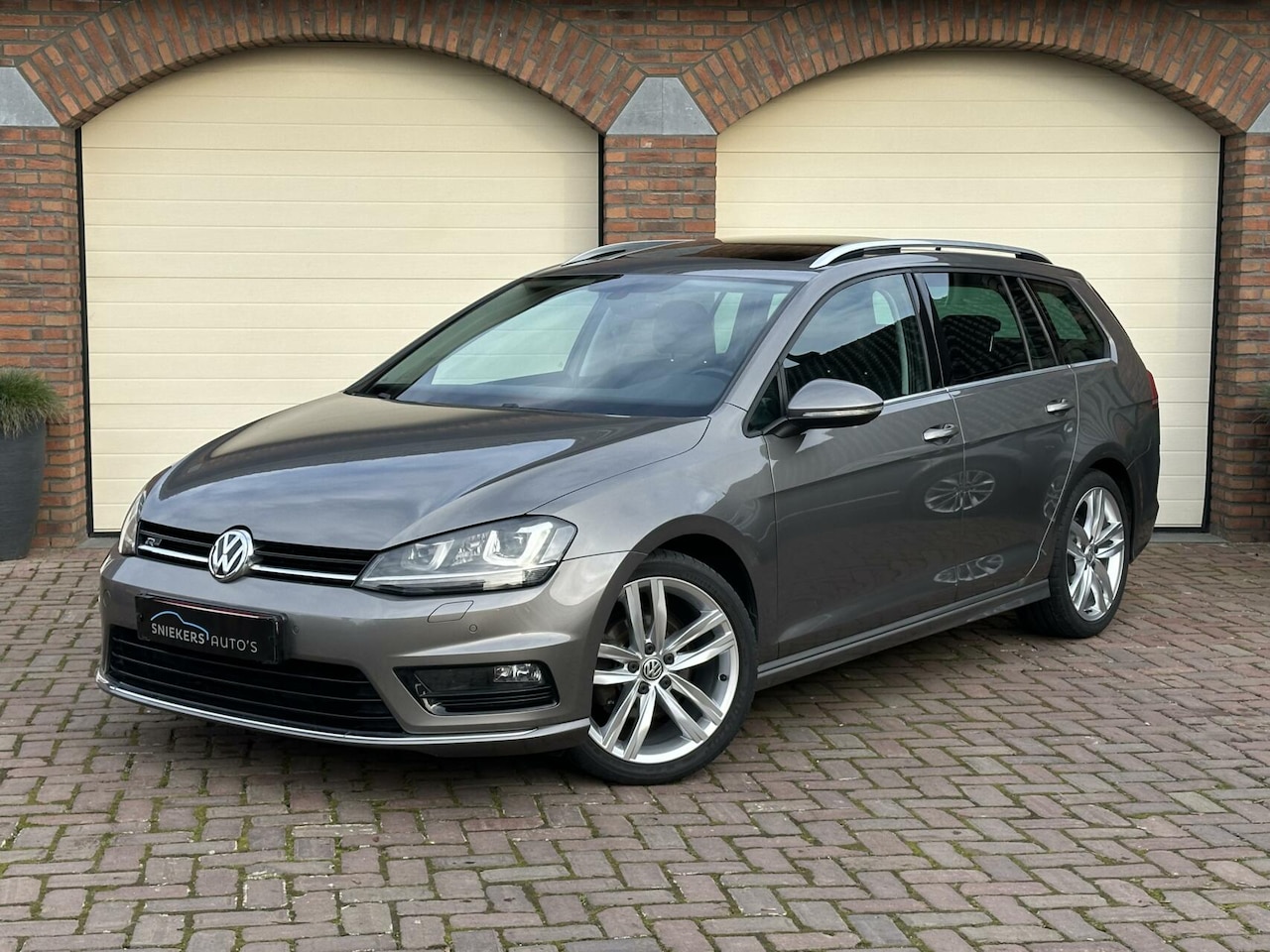 Volkswagen Golf Variant - 1.4 TSI R-Line Automaat Pano Navi Massage LED Cruise - AutoWereld.nl