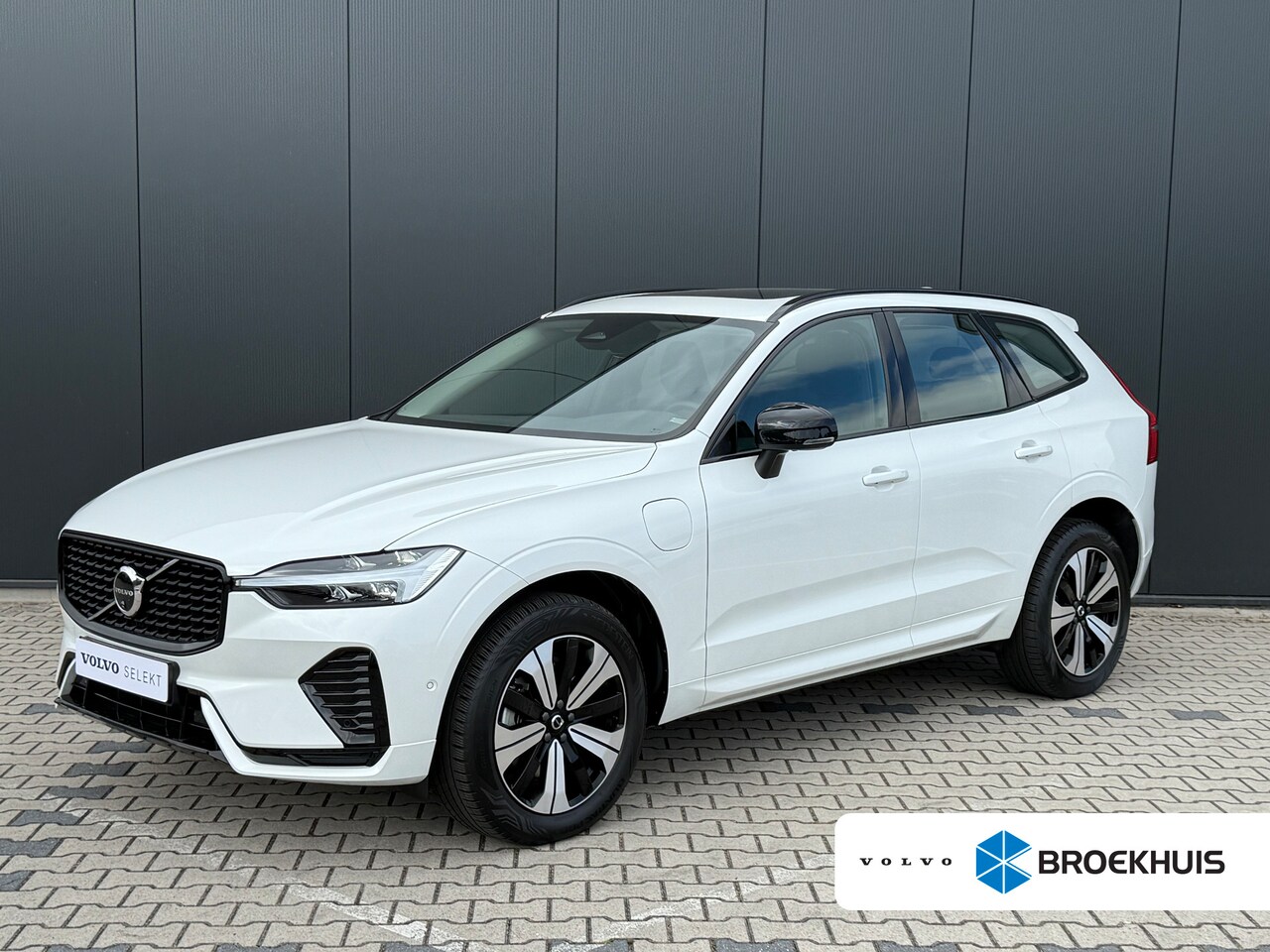 Volvo XC60 - T6 Plug-in hybrid AWD Plus Bright | Trekhaak | 360 Camera | Panoramadak | Elektrische Voor - AutoWereld.nl