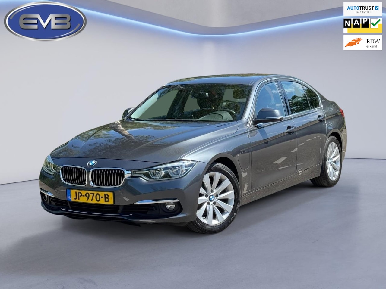 BMW 3-serie - 330e AUTOMAAT High Executive, lederen interieur, stoelverwarming,Nederlandse auto met nati - AutoWereld.nl