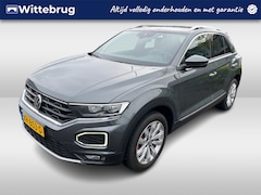 Volkswagen T-Roc - 1.0 TSI Sport Executive Navigatie / Trekhaak / Camera / Parkeersensoren / Sport interieur
